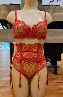 Nom de Plume String D23040 3