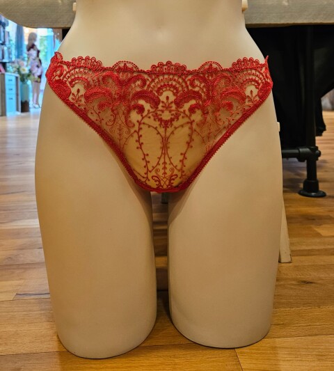 Nom de Plume String D23040