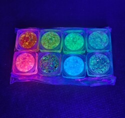 Glow-in-the-dark Glitter Make-Up schimara51 2